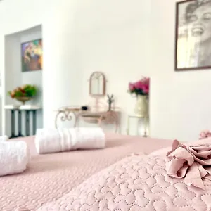 https://grace-apartment-porta-san-gennaro.hotels-amalfi.com